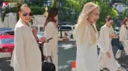 ไอดอลสาวสวยถูกโจมตีเพราะใส่เสื้อคลุมอาบน้ำขึ้นเวที