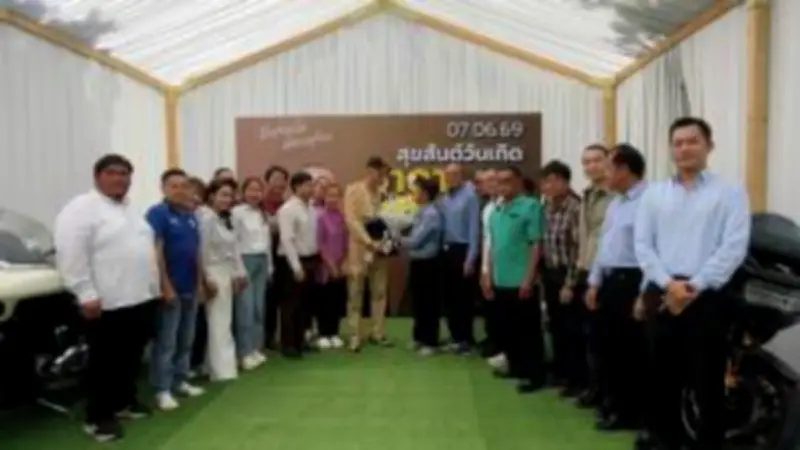 สลด! หนุ่มใหญ่ขับรถตกคลองเสียชีวิต คาดหลับใน พบจักรยานลอยน้ำ