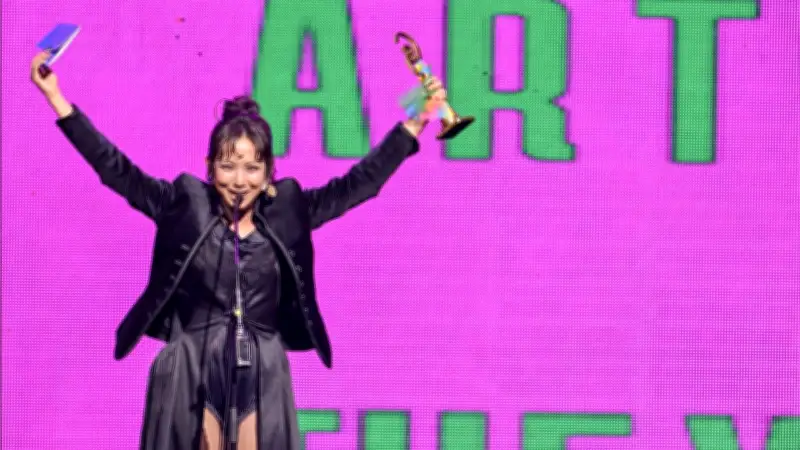MILLI และ YOUNGOHM คว้า 3 รางวัลใหญ่ SOT MUSIC AWARDS 2026