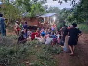 รถบัสนักเรียนไฟไหม้ รับส่งเด็กพิการ จ.นครปฐม เจ้าหน้าที่เร่งดับเพลิง