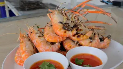 อ.กุ้งเผาร้อยเอ็ด แลนด์มาร์กใหม่ ทุ่งนาบัว กุ้งแม่น้ำไซส์บิ๊ก