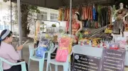 สาวเฮงถวายชุดไทย 5 ชุดแก้บนแม่ตะเคียนทอง หลังถูกหวยหลักแสน